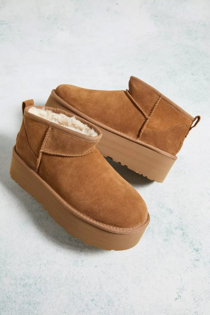 Mini Classic UGGs: styl i komfort na każdą okazję
