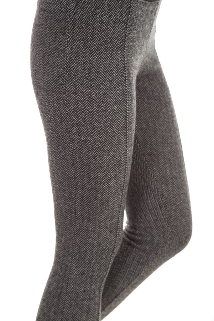 Modne rajstopy ocieplane: trendy stylizacje jesienne 2024