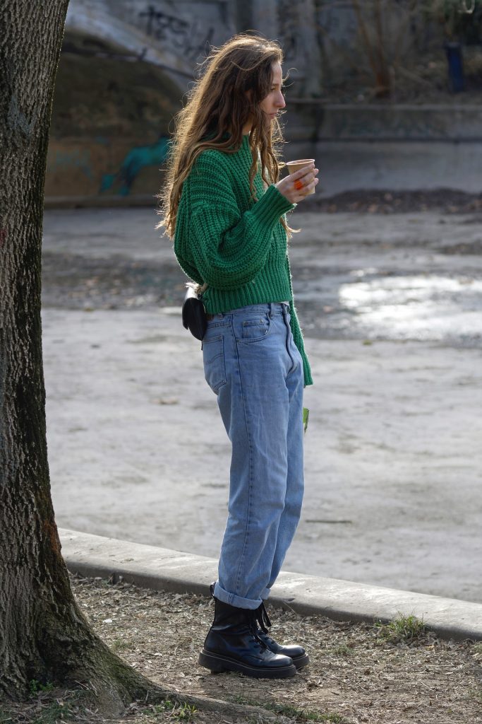 Spodnie cargo – trendy, stylizacje i noszenie