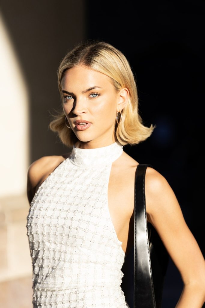 Zimowe fryzury: najnowsze trendy i inspiracje